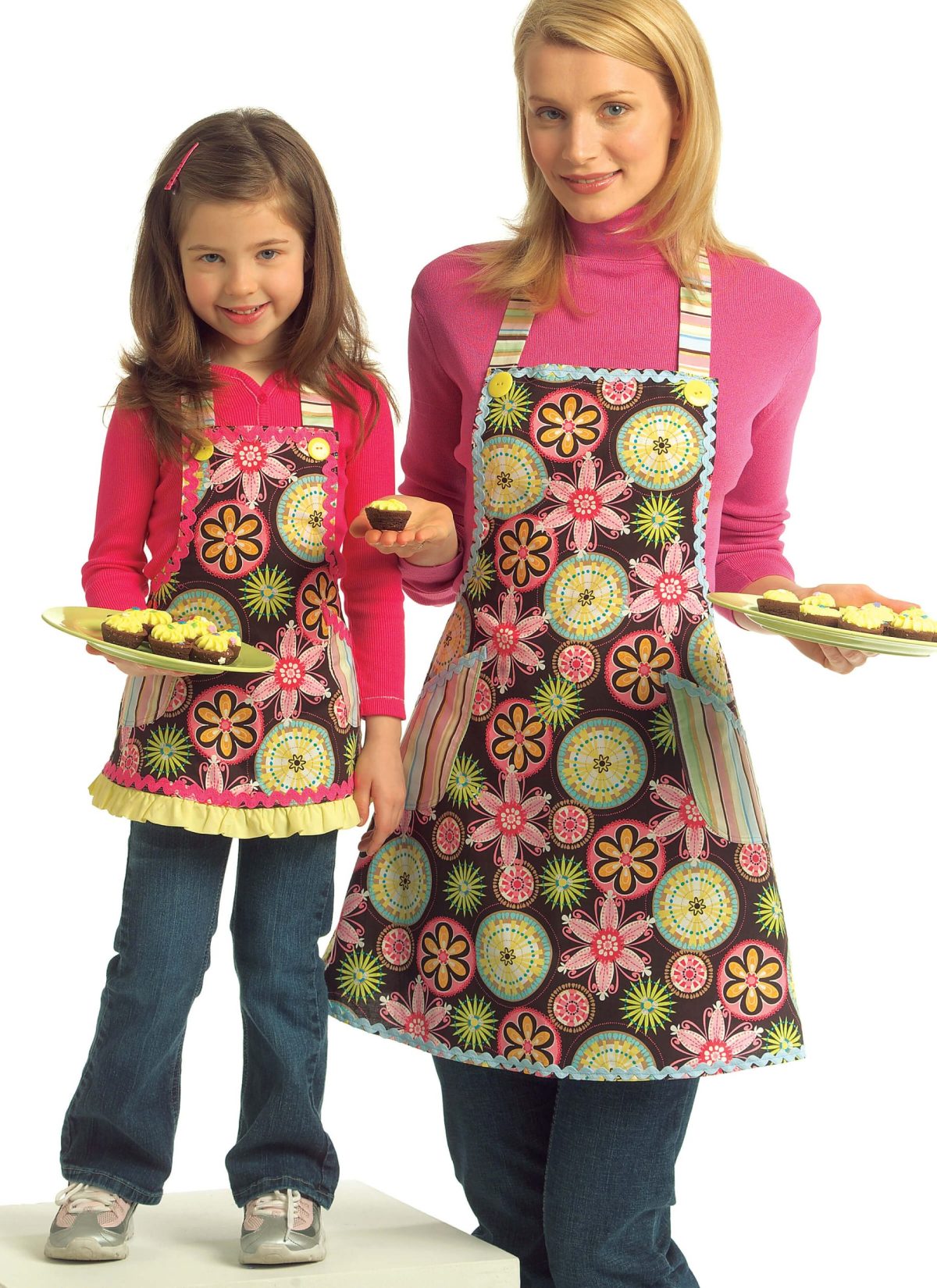 McCall's Sewing Pattern M5720 Misses'/Chldren's/Girls' Aprons