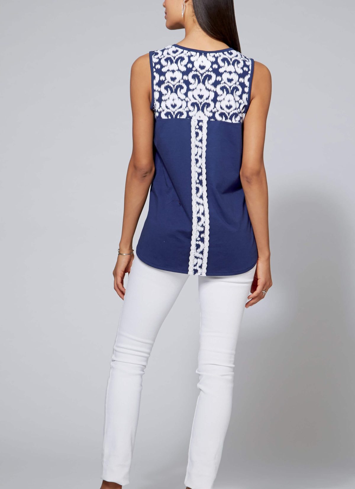 McCall's Sewing Pattern M7600 Misses'/Women's Pullover Tops with Contrast and Sleeve Variations