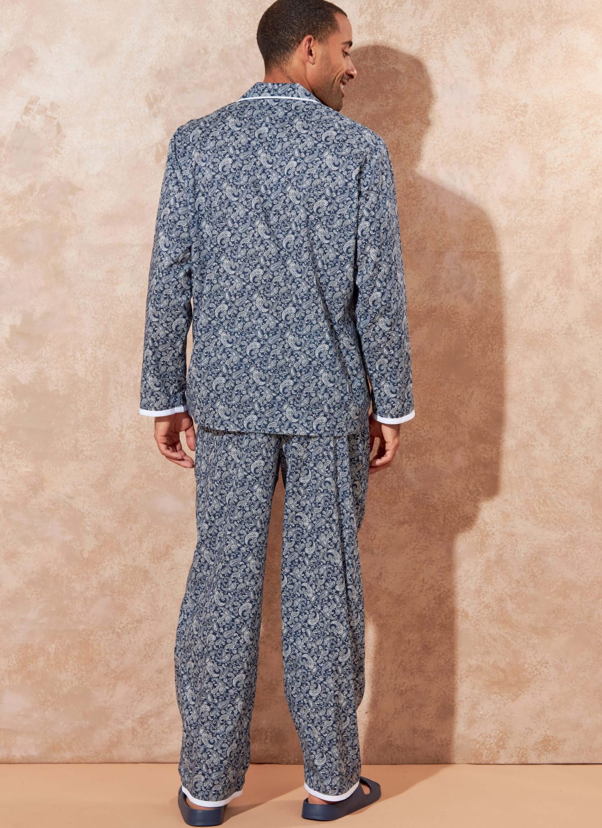 McCall's Sewing Pattern M8262 Men's Pyjamas