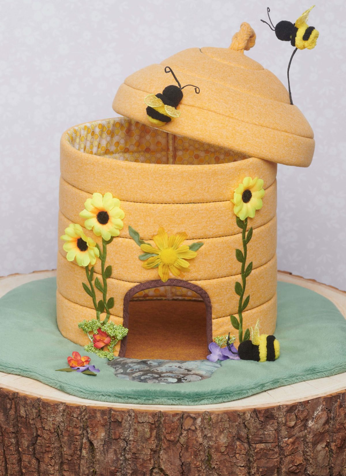 Simplicity Sewing Pattern S9839 Fabric Critter Houses and Peg Doll Accessories by Carla Reiss Design