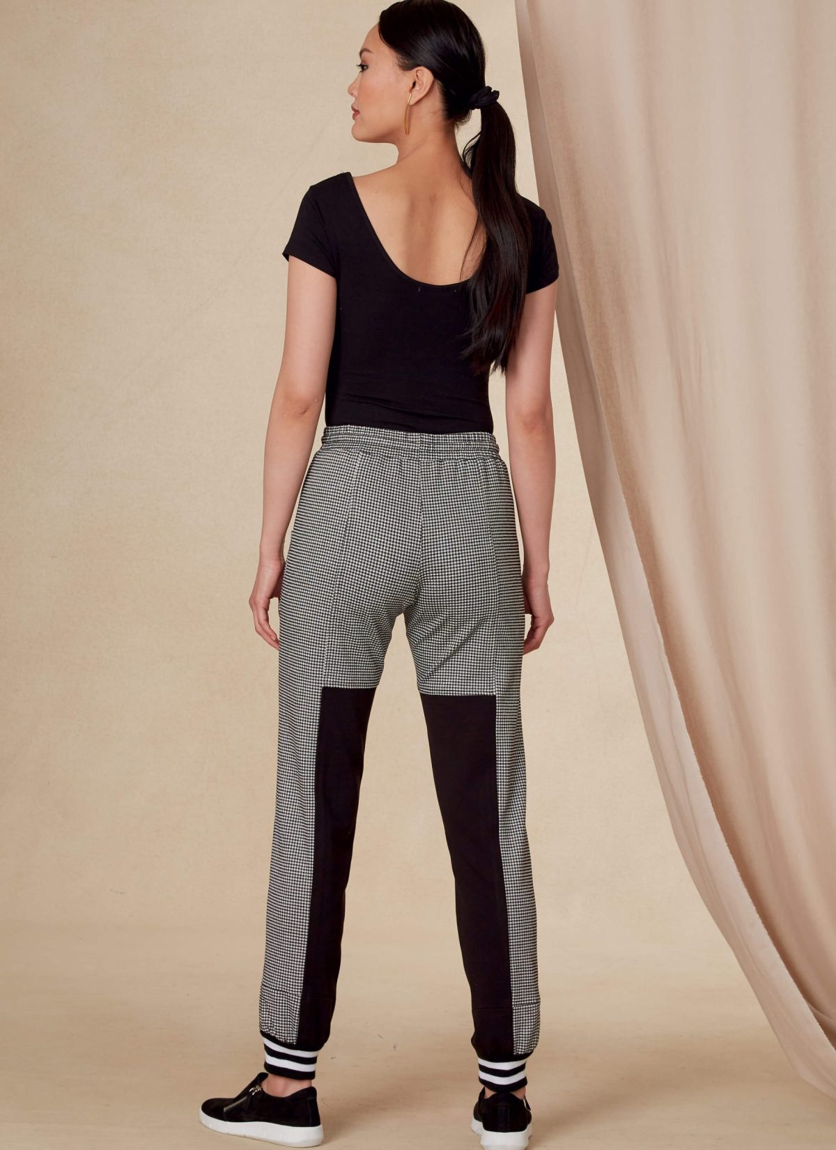 Vogue Patterns V1828 Misses' and Misses' Petite Track Trousers