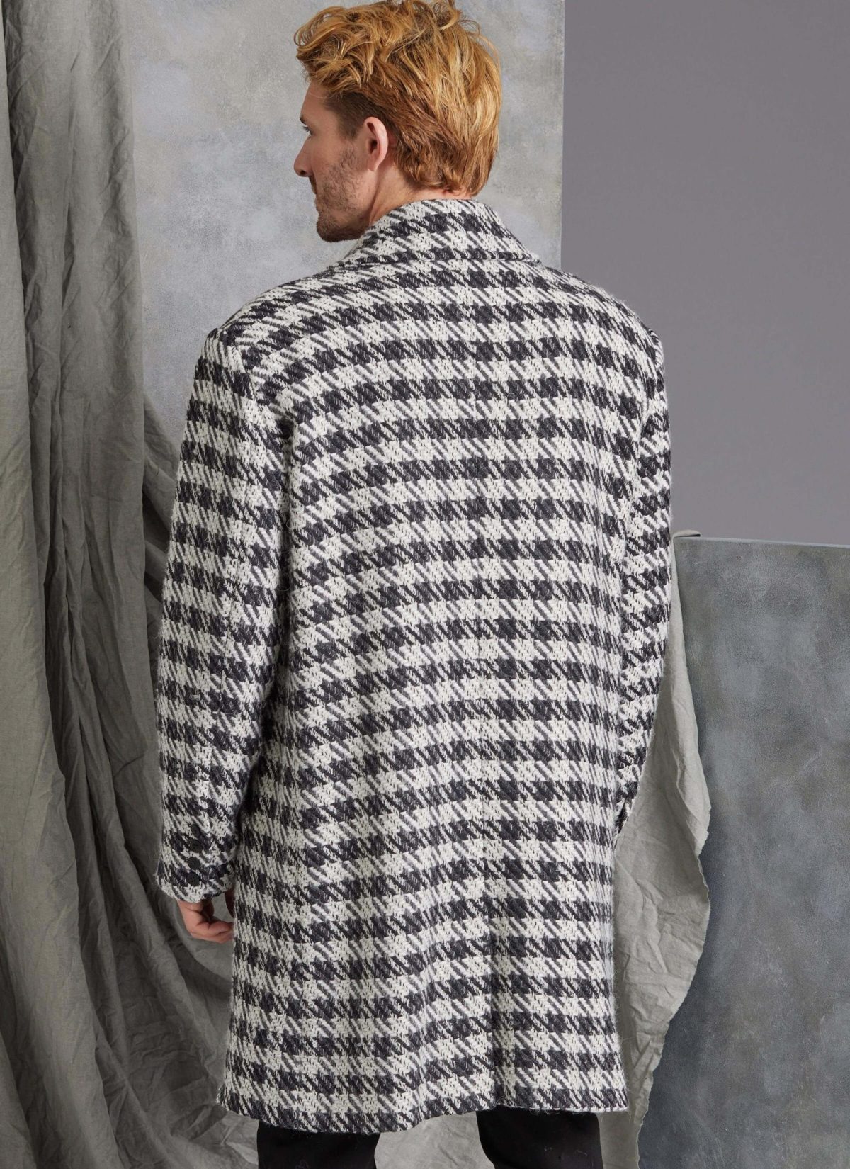 Vogue Patterns V1976 Men's Coat in Two Lengths