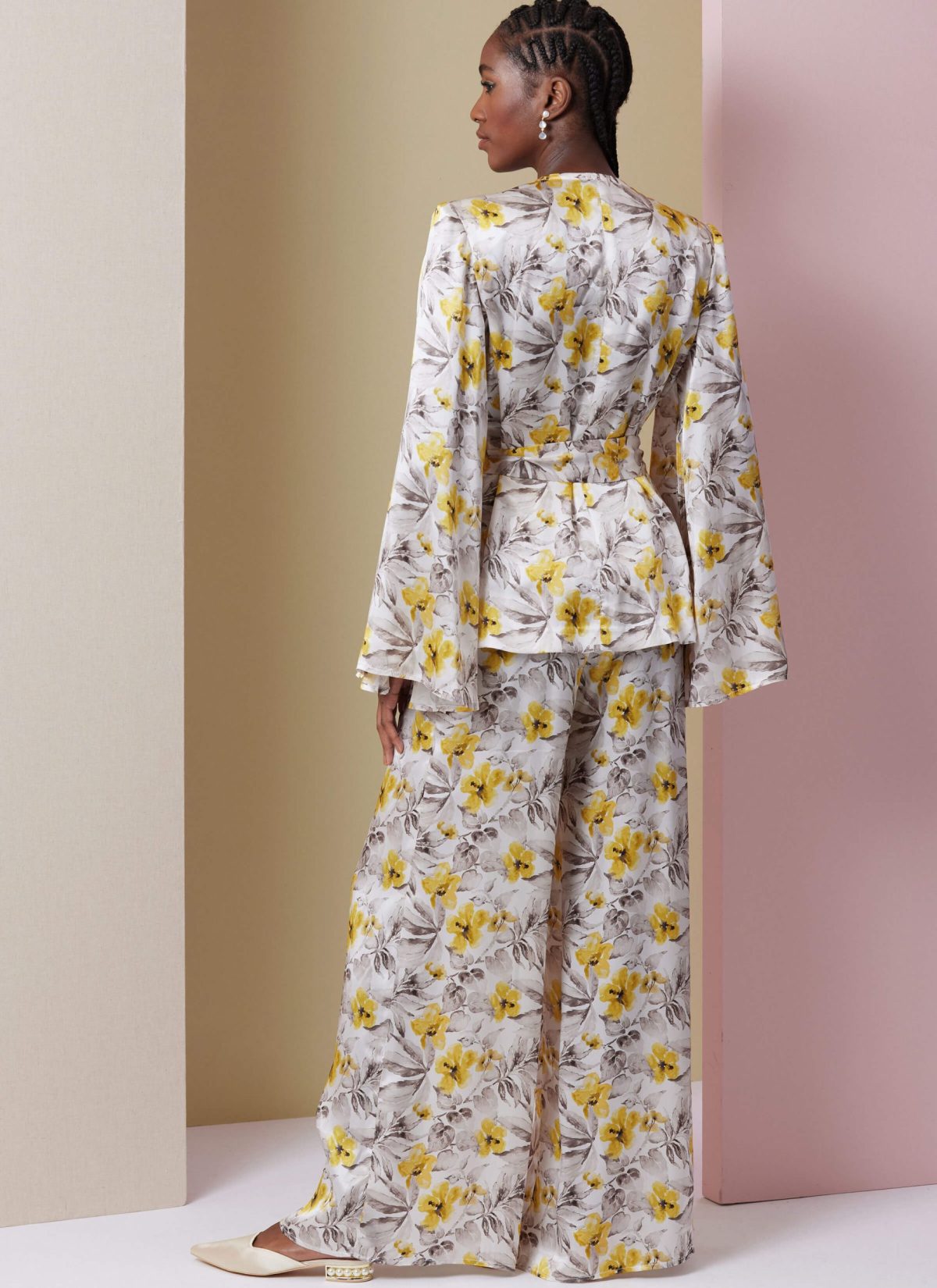 Vogue Patterns V2020 Misses' Lounge Top, Robe and Bottoms