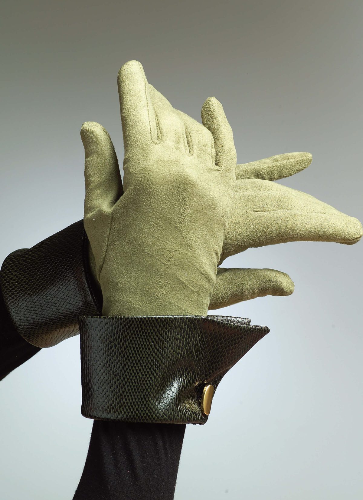 Vogue Patterns V8311 Gloves