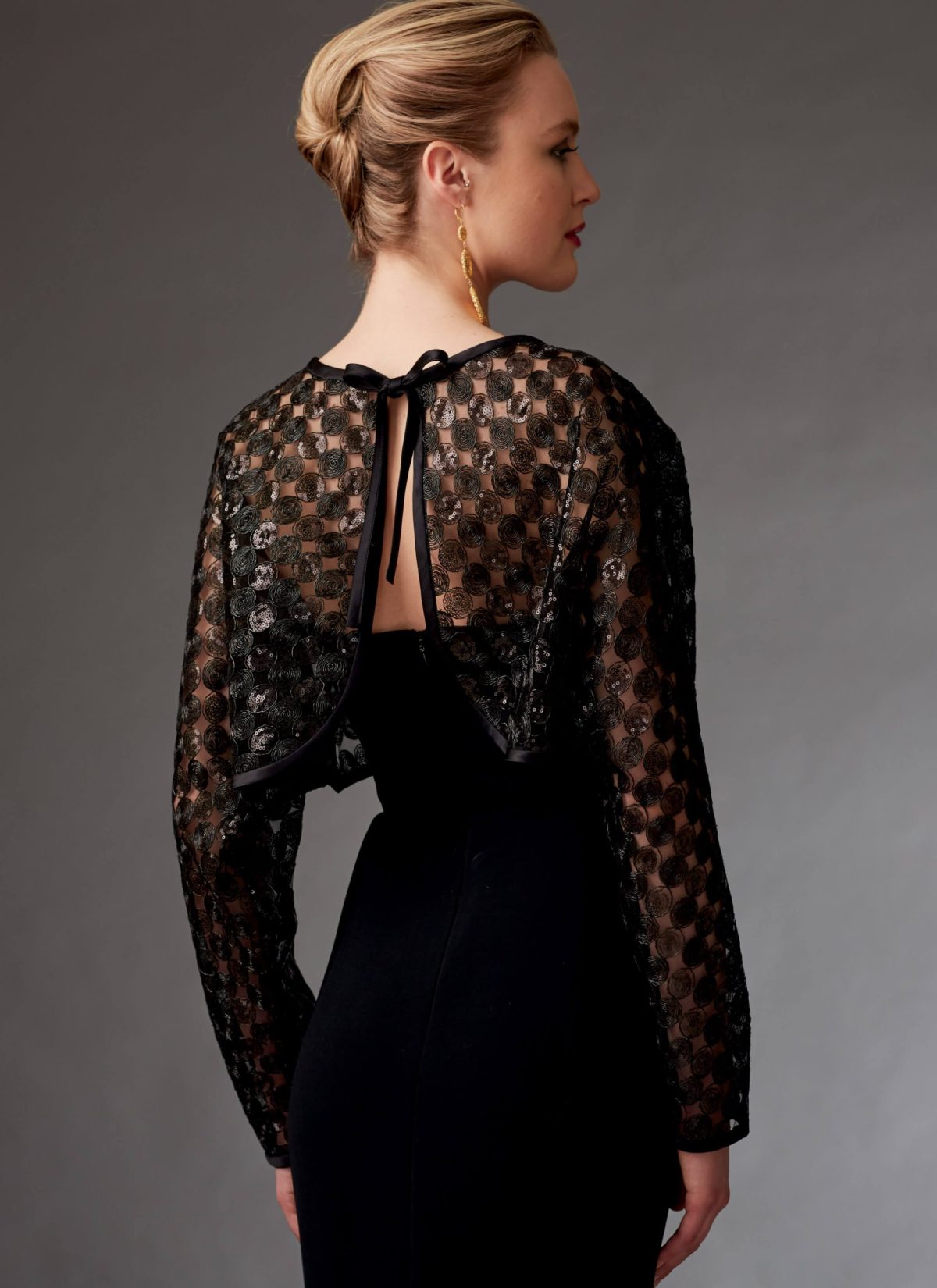 Vogue Patterns V9276 Misses' Reversible Shrugs and Capelet