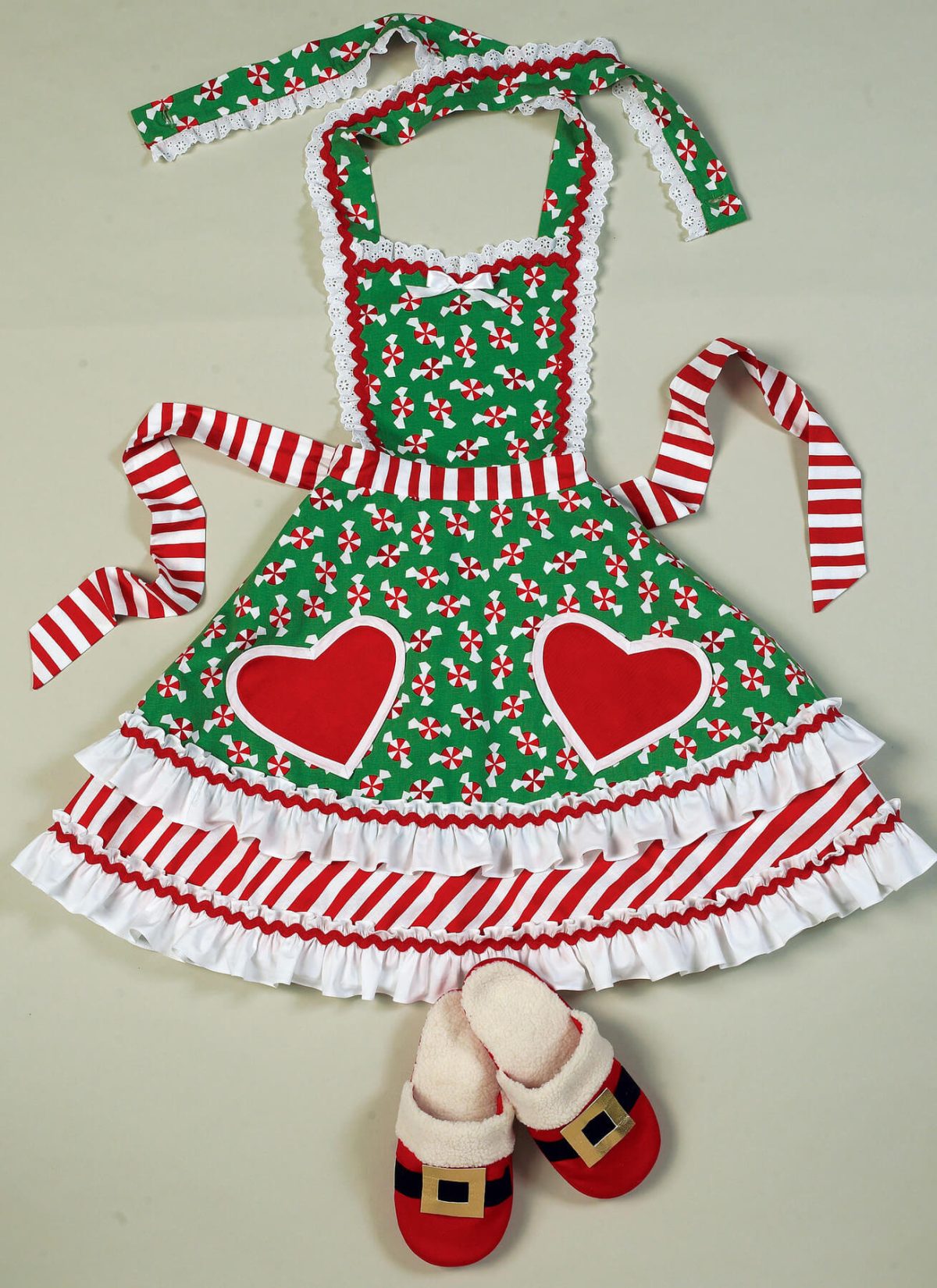 McCall's Sewing Pattern M6860 Christmas Aprons, Oven Mitts, Hat, Slippers, and Table Leg Decorations