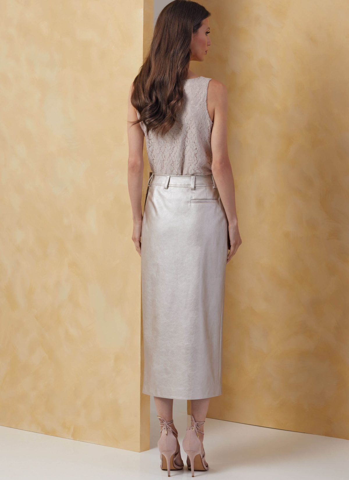 Vogue Sewing Pattern V2069 Misses' Skirt in Two Lengths