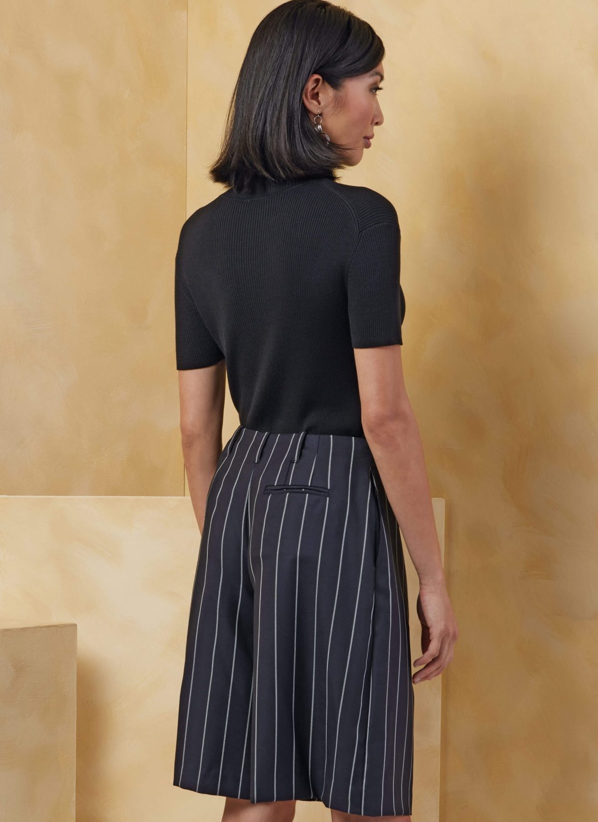 Vogue Sewing Pattern V2070 Misses' Shorts and Pants