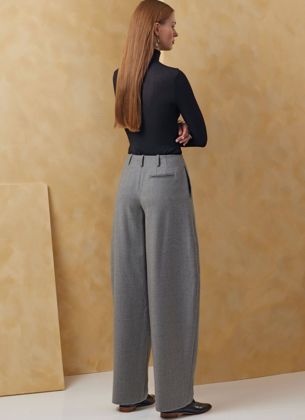 Vogue Sewing Pattern V2070 Misses' Shorts and Pants