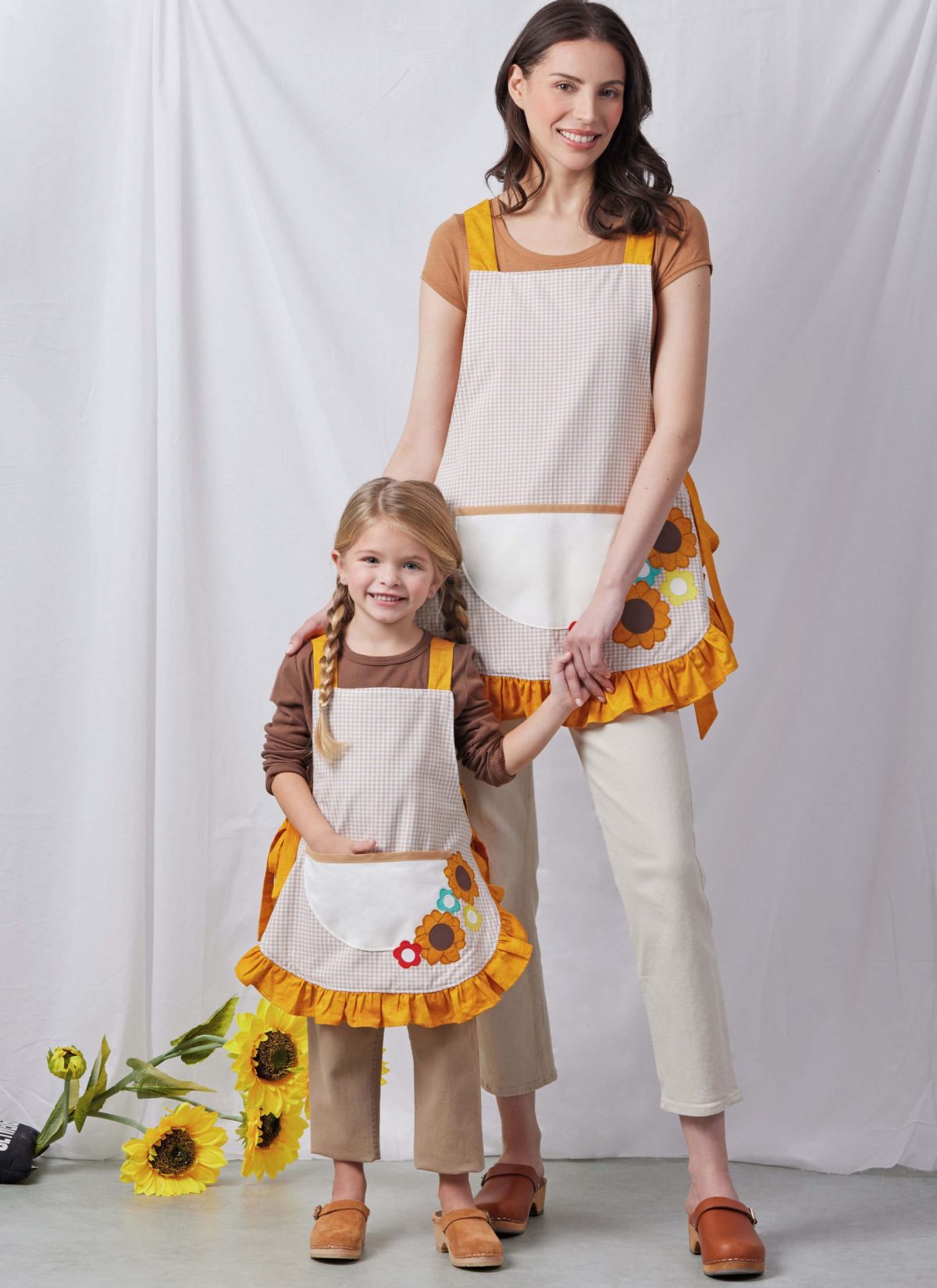 Simplicity Sewing Pattern S3119 Children and Misses' Aprons and Kitchen Accessories