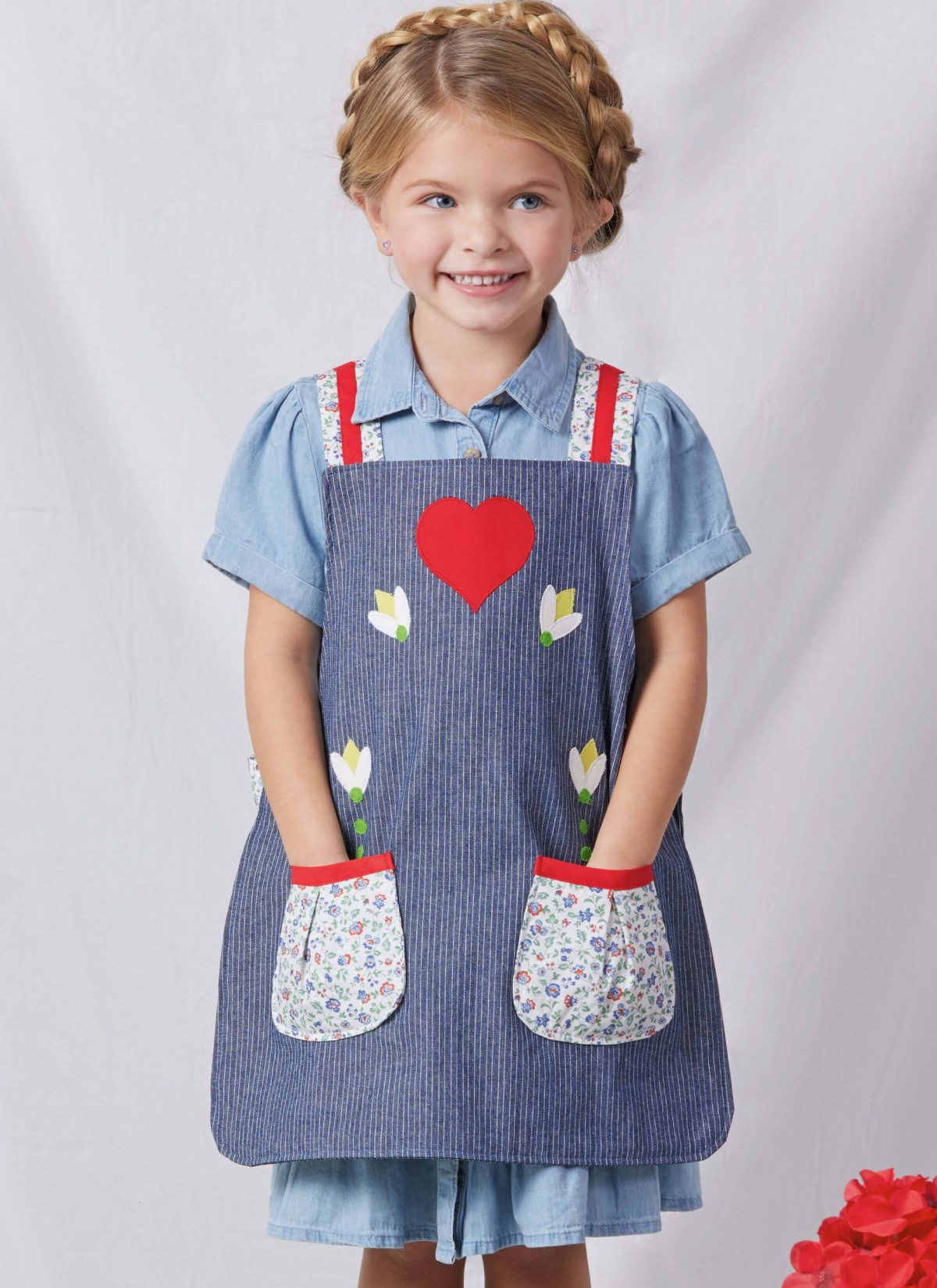 Simplicity Sewing Pattern S3119 Children and Misses' Aprons and Kitchen Accessories