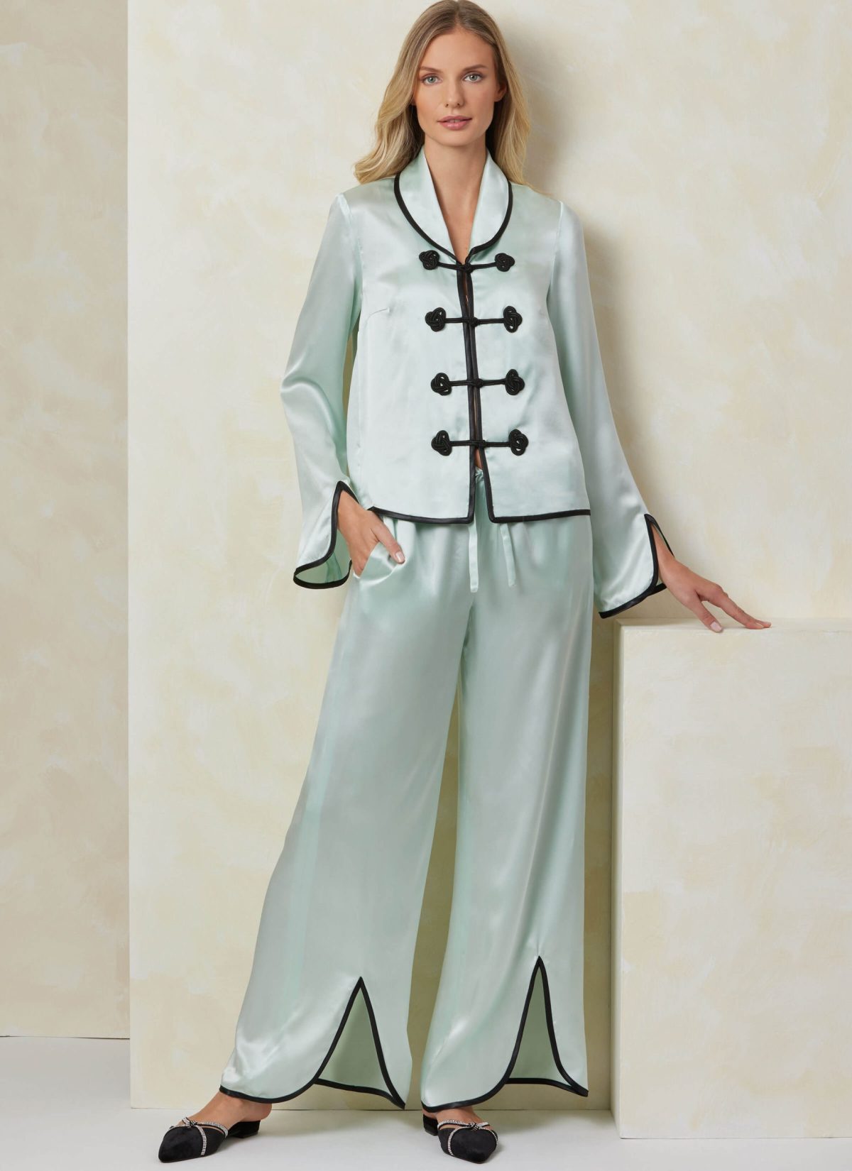 Vogue Patterns Sewing Pattern V2099 Misses' Pajamas